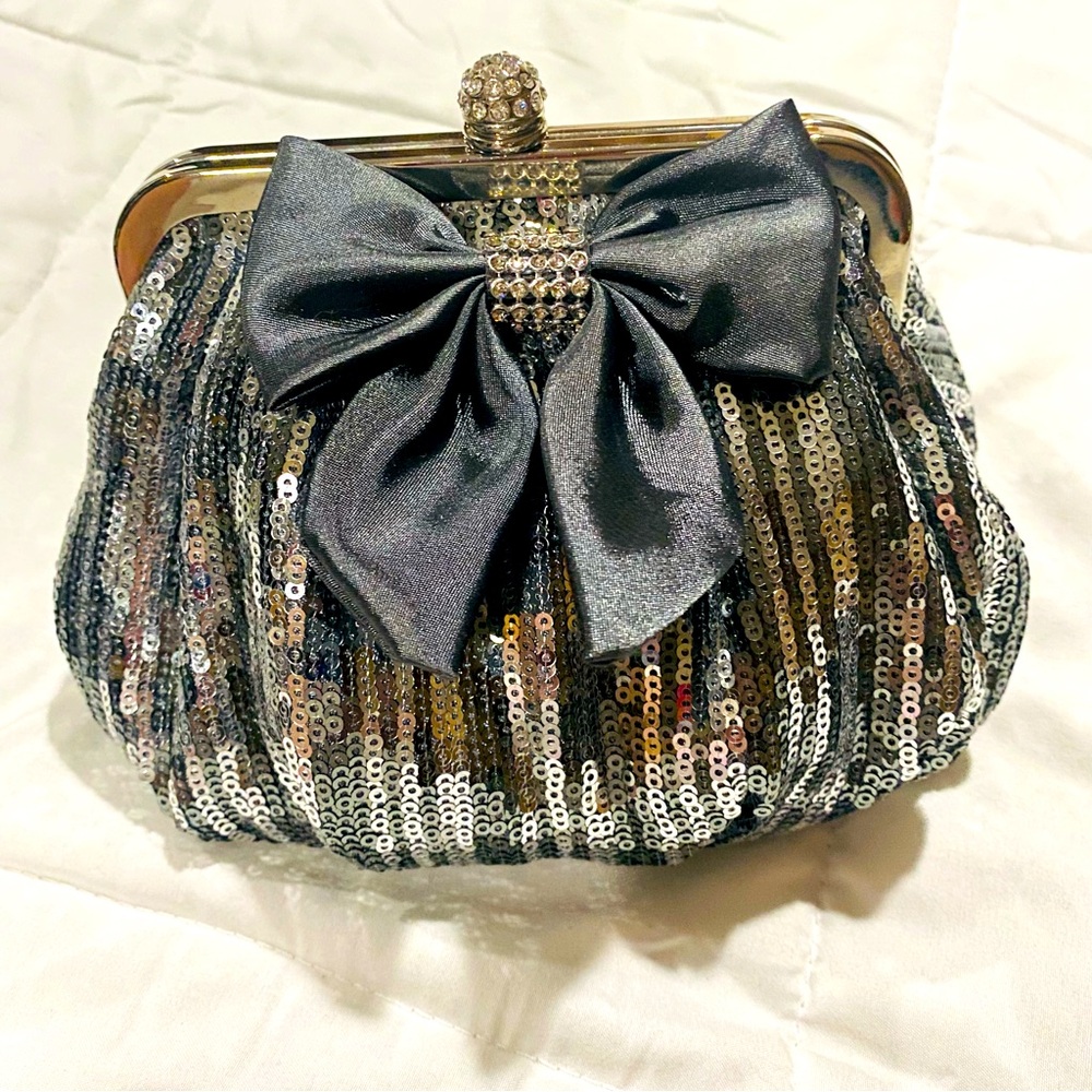 Unique Silver and Gray Sequined Jeweled Evening Bag Clutch or Crossbody EUC